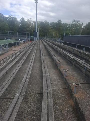 Hardhouten planken beschikbaar voor biedingen