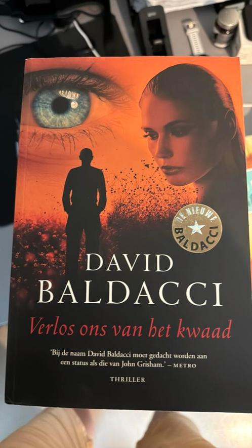 David Baldacci - Verlos ons van het kwaad, Boeken, Thrillers, Zo goed als nieuw, Nederland, Ophalen of Verzenden