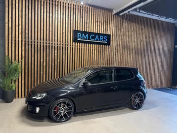 Volkswagen Golf 2.0 GTI Camera, PDC, Stoelverwarming beschikbaar voor biedingen