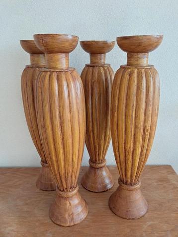Pragtige hoge houten kandelaars, 4 stuks.  beschikbaar voor biedingen