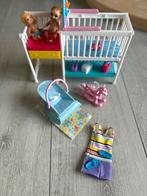 Barbie babies met commode bedje hobbelpaard en wipstoel, Kinderen en Baby's, Ophalen of Verzenden, Zo goed als nieuw, Barbie