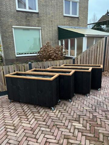 Steigerhouten plantenbak beschikbaar voor biedingen
