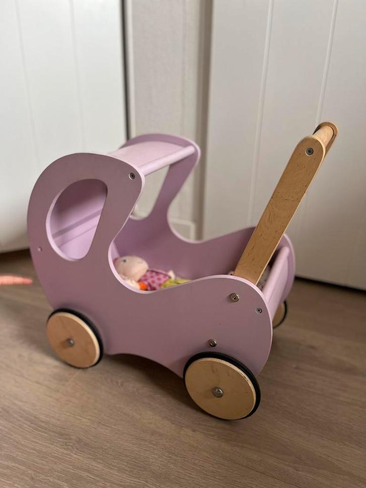 Houten Poppenwagen Roze met Pop, Kinderen en Baby's, Speelgoed | Poppen, Gebruikt, Overige typen, Ophalen of Verzenden