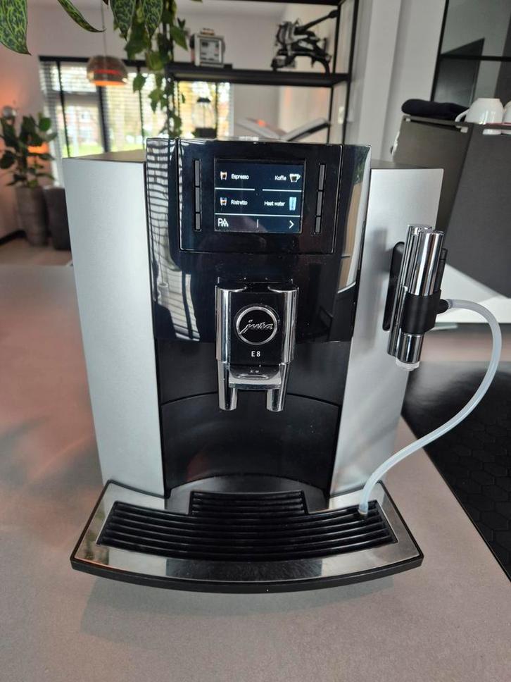 Jura e8 [ garantie en onderhoudsbeurt ], Witgoed en Apparatuur, Koffiezetapparaten, Zo goed als nieuw, Koffiemachine, 10 kopjes of meer