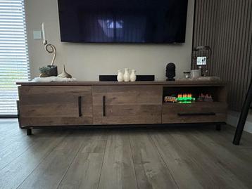 Tv meubel beschikbaar voor biedingen