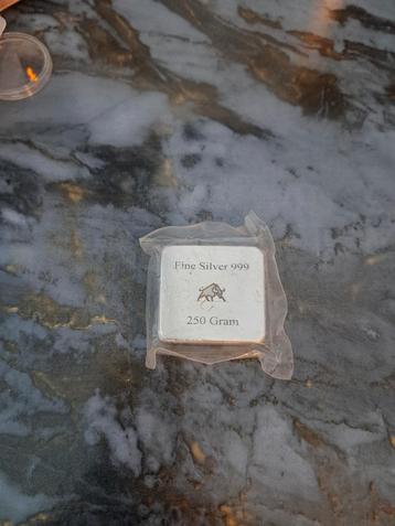 Zilverbaartje in seal Bull 250 Gram  beschikbaar voor biedingen
