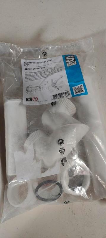 Ruimtebesparende sifon 6/4 (2 stuks). €20,- euro voor 2 beschikbaar voor biedingen