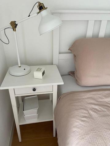 Wit Hemnes nachtkastje IKEA beschikbaar voor biedingen