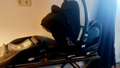 maxi-cosi Carbiofix I-size essential green en basis (2x), Kinderen en Baby's, Autostoeltjes, Zo goed als nieuw, Maxi-Cosi, 0 t/m 13 kg
