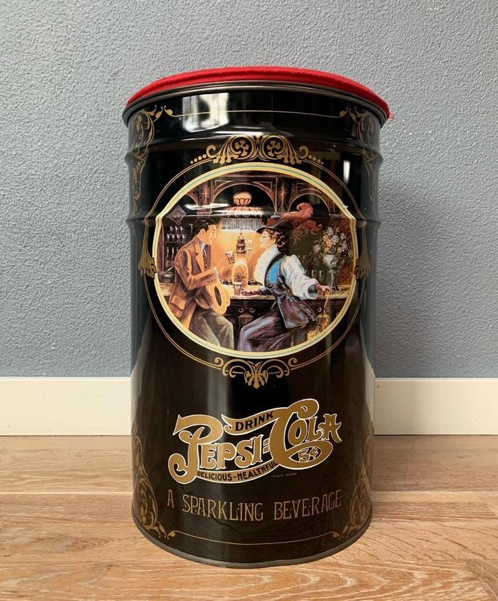 Groot blik Pepsi Cola jaren '60 - vintage retro kruk, Verzamelen, Merken en Reclamevoorwerpen, Gebruikt, Gebruiksvoorwerp, Ophalen