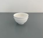 2 kleine witte kommetjes spoelkommen op een voetje, Ophalen of Verzenden, Zo goed als nieuw, Kom(men), Effen