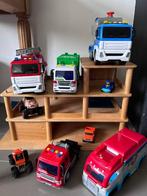 houten garage met auto's / wooden garage with toy cars, Kinderen en Baby's, Speelgoed | Speelgoedvoertuigen, Gebruikt, Ophalen