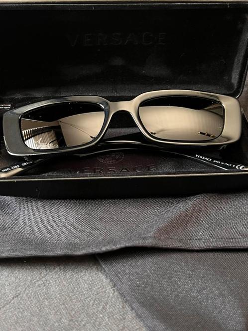 Versace sunglasses - Black / Gold - 52 mm, Sieraden, Tassen en Uiterlijk, Zonnebrillen en Brillen | Dames, Zo goed als nieuw, Zonnebril