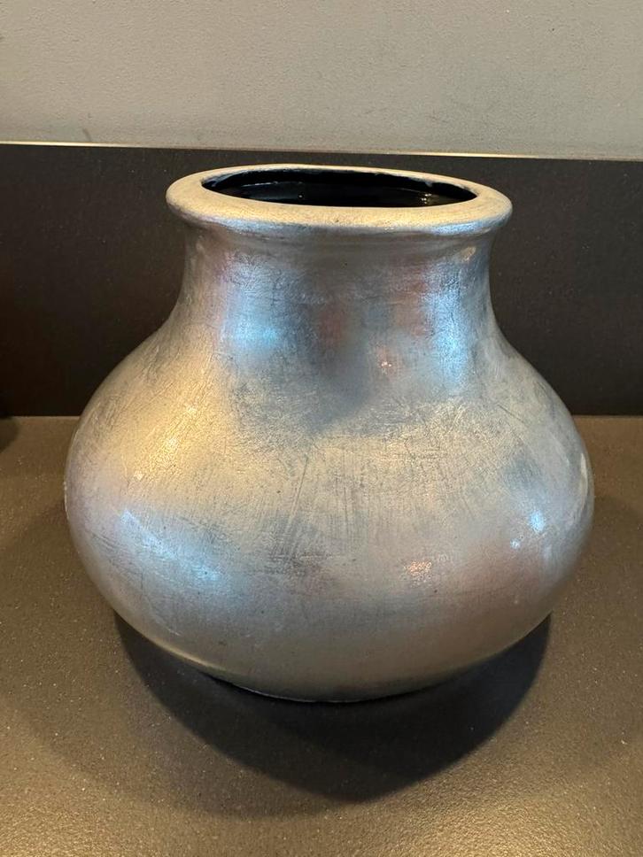 Mooie zilverkleurige bloempot, Tuin en Terras, Bloempotten, Zo goed als nieuw, Aardewerk, Binnen, Minder dan 40 cm, Minder dan 25 cm