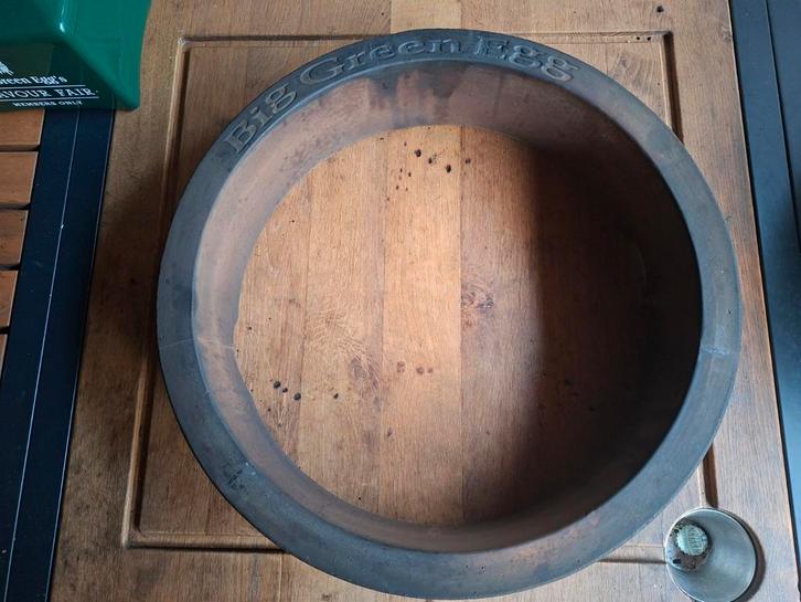 Big Green Egg Large fire ring/ vuurring met scheur, Tuin en Terras, Houtskoolbarbecues, Ophalen