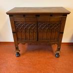 Antiek kastje met bolpoten en scharnierdeuren, Antiek en Kunst, Antiek | Meubels | Kasten, Ophalen