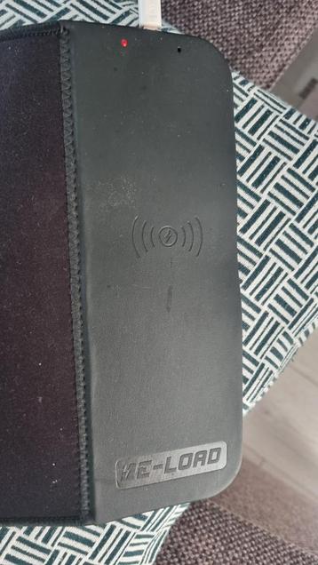 Draadloos lader en Mousepad in één. Doe een goed bod aub! beschikbaar voor biedingen