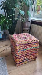 Kleurrijke poef van verschillende stoffen, Ophalen, Minder dan 50 cm, Vierkant, Zo goed als nieuw
