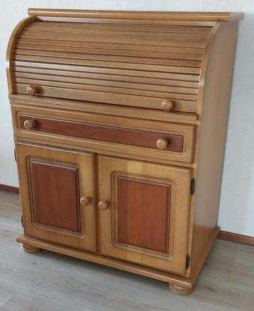 secretaire beschikbaar voor biedingen