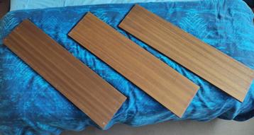 houten planken beschikbaar voor biedingen