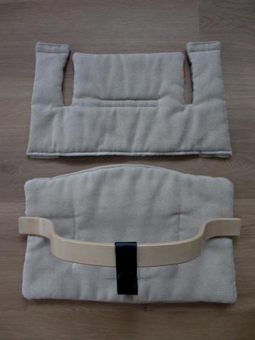 Stokke houten beugel leertje (babyset) en kussenset nieuwst beschikbaar voor biedingen