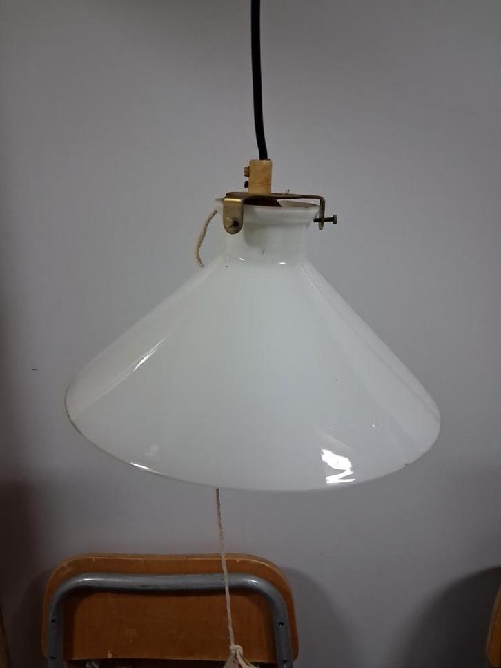 Vintage Melkglazen Hanglampen - Set van 2, Huis en Inrichting, Lampen | Hanglampen, Gebruikt, Minder dan 50 cm, Glas, Metaal, Ophalen of Verzenden