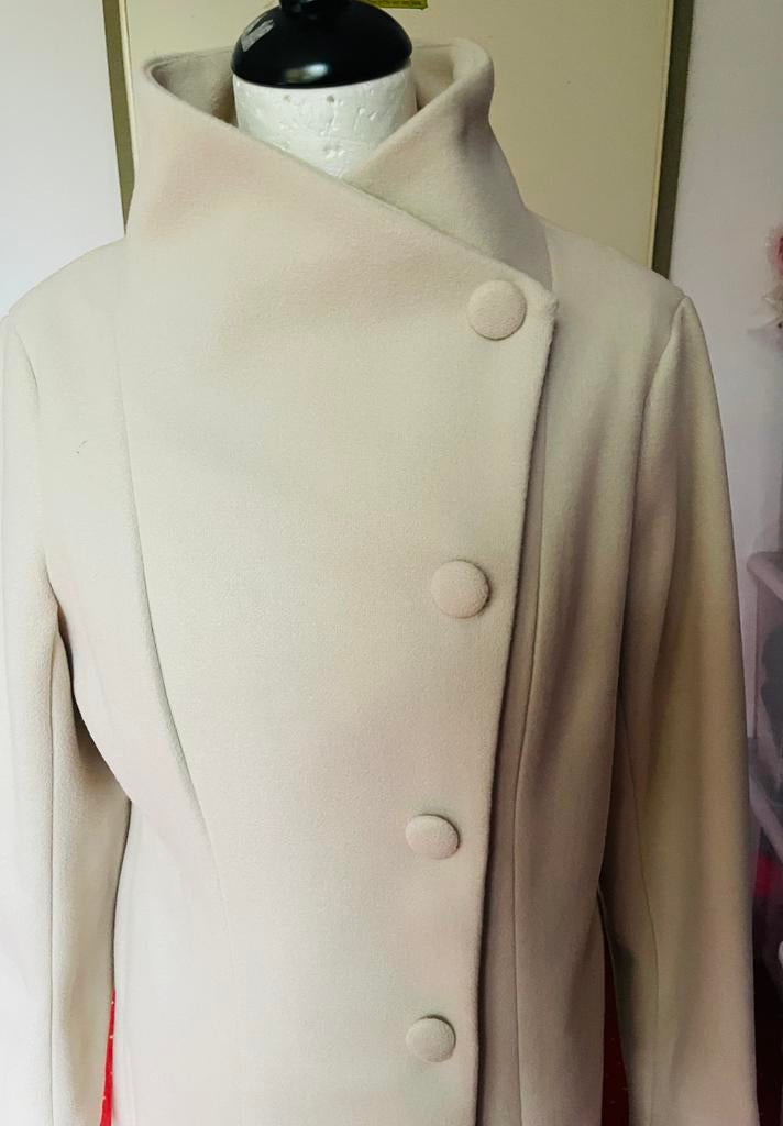 Chique Off-white Winterjas. Maat: M, Ophalen of Verzenden, Nieuw, Maat 38/40 (M), Beige