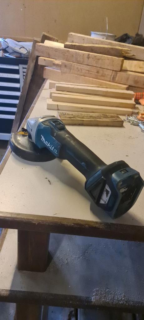 Makita DGA511 18V Haakse Slijper, Doe-het-zelf en Verbouw, Gereedschap | Slijpmachines, Gebruikt, Haakse handslijpmachine, Ophalen of Verzenden