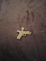 Gouden Pistool Hanger met Strass, Sieraden, Tassen en Uiterlijk, Kettinghangers, Overige voorstellingen, Nieuw, Ophalen of Verzenden