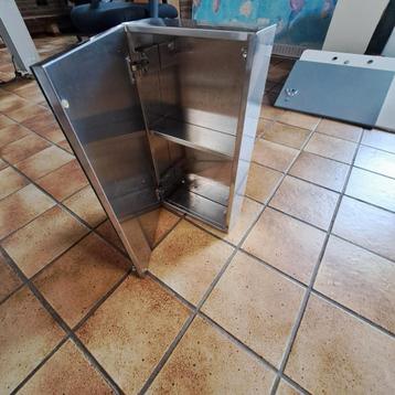 Badkamer Spiegelkastje - Stijlvol & Praktisch! beschikbaar voor biedingen