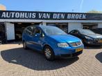 Volkswagen Touran 1.6-16V FSI 7Persoons Airco Cruise Ctr Dak, Auto's, Stof, Zwart, 4 cilinders, Blauw