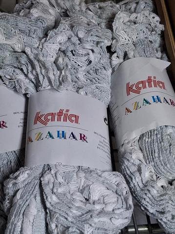 Katia Azahar Wol  beschikbaar voor biedingen