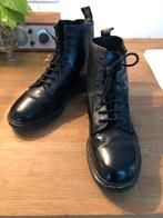 DR MARTENS BOOTS ZWART LEER MADE UK 10 44, Zwart, Boots, Ophalen of Verzenden, Gedragen