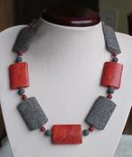 Prachtige ketting met grote sponskoraal en Lava stenen., Verzenden, Nieuw, Steen of Mineraal, Met edelsteen