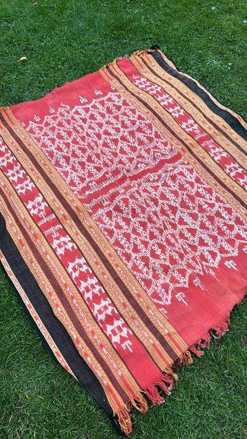 Vintage handgeweven Ikat uit Kisar Indonesie beschikbaar voor biedingen
