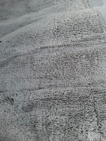 Vloerkleed erg warm en fluffy beschikbaar voor biedingen