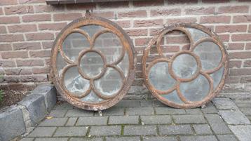 2 GOEDKOPE ronde gietijzeren stalramen diameter 60 cm beschikbaar voor biedingen