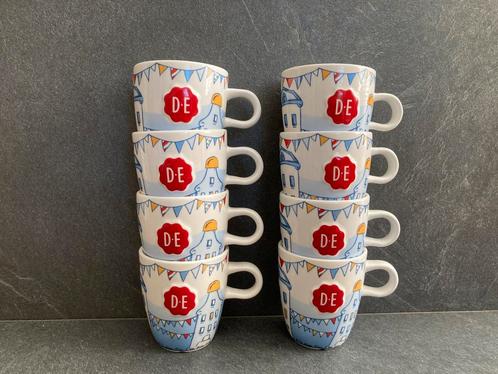 8 Douwe Egberts grachtenpand vlaggetjes kopjes / mokjes, Huis en Inrichting, Keuken | Servies, Zo goed als nieuw, Kop(pen) en/of Schotel(s)