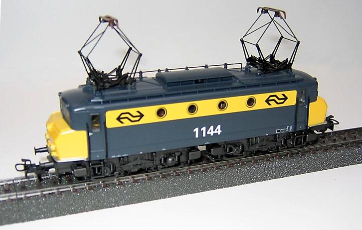 Gezocht/gevraagd:Märklin/Hamo/Trix NS 1100 voor onderdelen, Hobby en Vrije tijd, Modeltreinen | H0, Gebruikt, Locomotief, Gelijkstroom of Wisselstroom