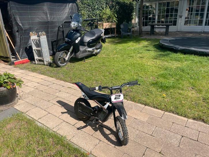 Razor – MX125 Dirt Rocket elektrische dirtbike, Fietsen en Brommers, Minibikes, Midibikes en Pitbikes, Zo goed als nieuw, Overige typen