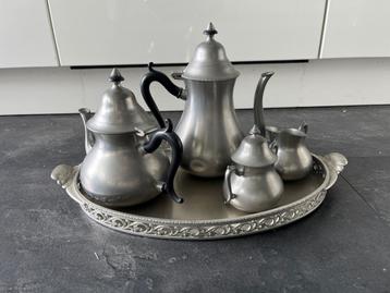 Tinnen koffie en thee set beschikbaar voor biedingen