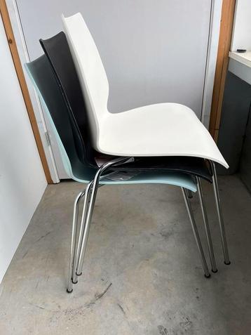 Kartell Maui stoelen wit/zwart/lichtblauw beschikbaar voor biedingen