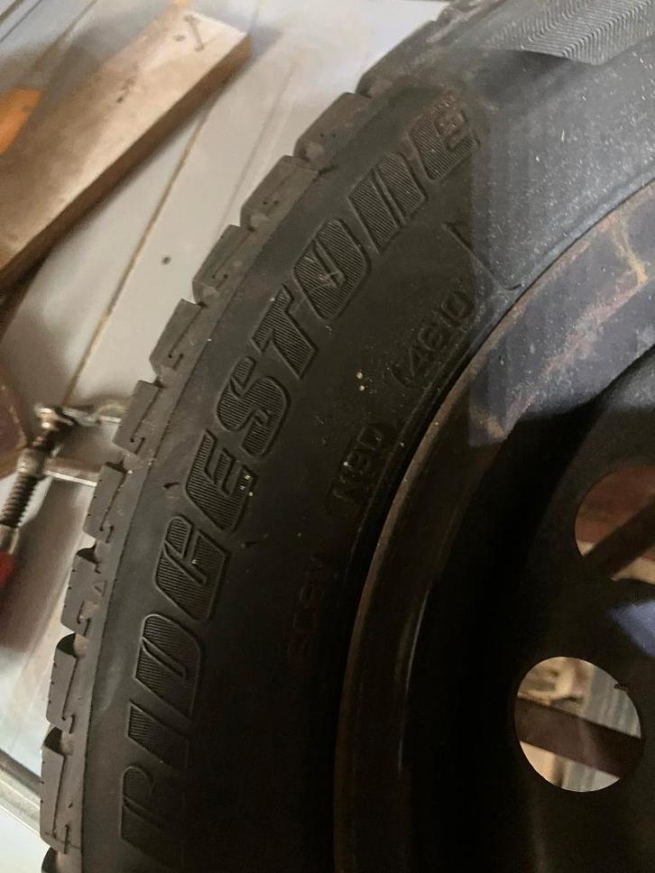 winterbanden op velg! peugeot 107, toyota, citroen, diverse, Auto-onderdelen, Banden en Velgen, Band(en), Winterbanden, 14 inch