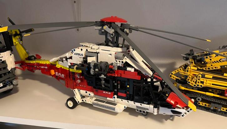 Lego Technic 42145 - Airbus H175 Rescue Helicopter, Kinderen en Baby's, Speelgoed | Duplo en Lego, Zo goed als nieuw, Ophalen of Verzenden