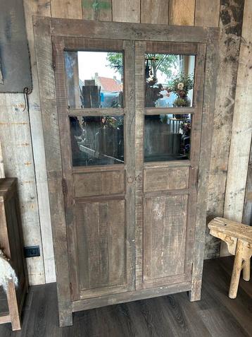 Driftwood vitrinekast beschikbaar voor biedingen