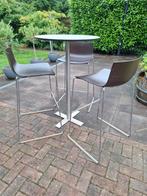 Arper barkrukken met ronde bartafel, Huis en Inrichting, 3 krukken, Ophalen, Gebruikt