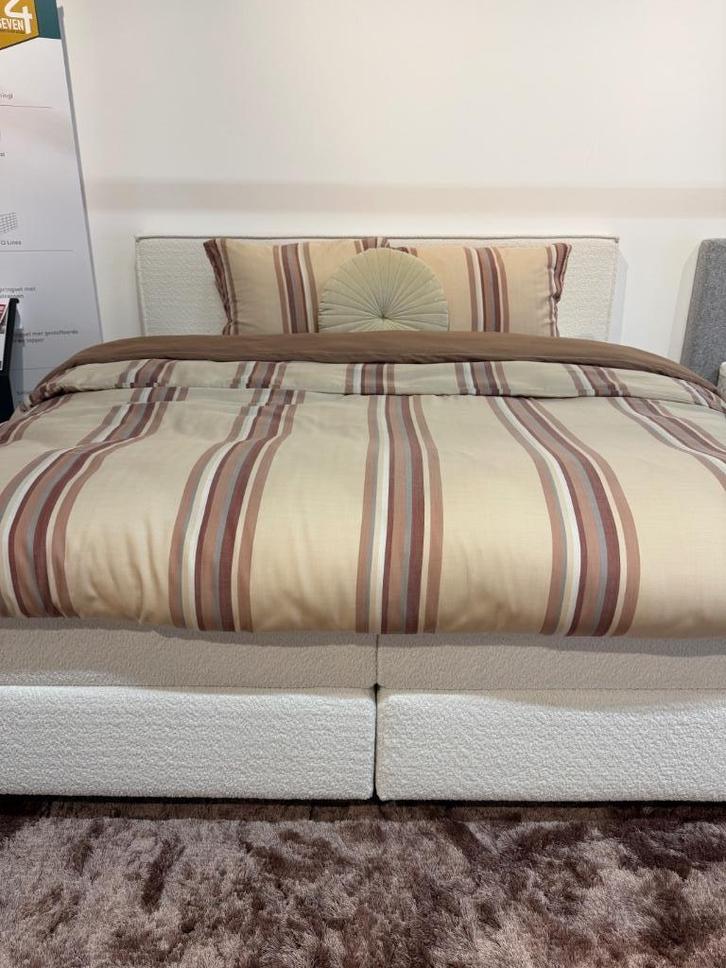 Boxspring Showroomdeal! Moderne Boxspring in Teddylook., Huis en Inrichting, Slaapkamer | Boxsprings, Nieuw, 180 cm, 200 cm, Tweepersoons