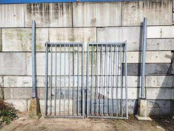 147 - Poort met palen, verzinkt beschikbaar voor biedingen