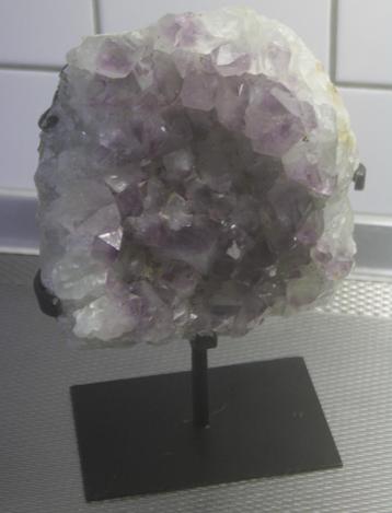 AMETHYST Kristalstuk op standaard, 4,3 kilo beschikbaar voor biedingen