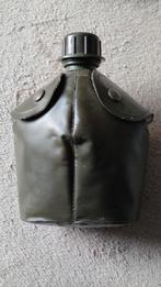 Veldfles (KL 92) met stalen mok (KMS 79) en hoes - KMD 79, Ophalen of Verzenden, Landmacht, Nederland, Overige typen